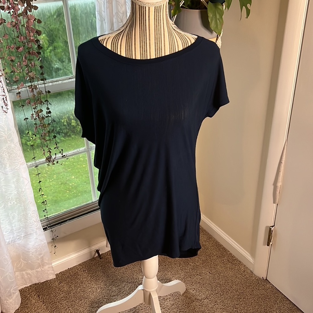 Athleta short sleeved asymmetrical baggy navy shirt - size small